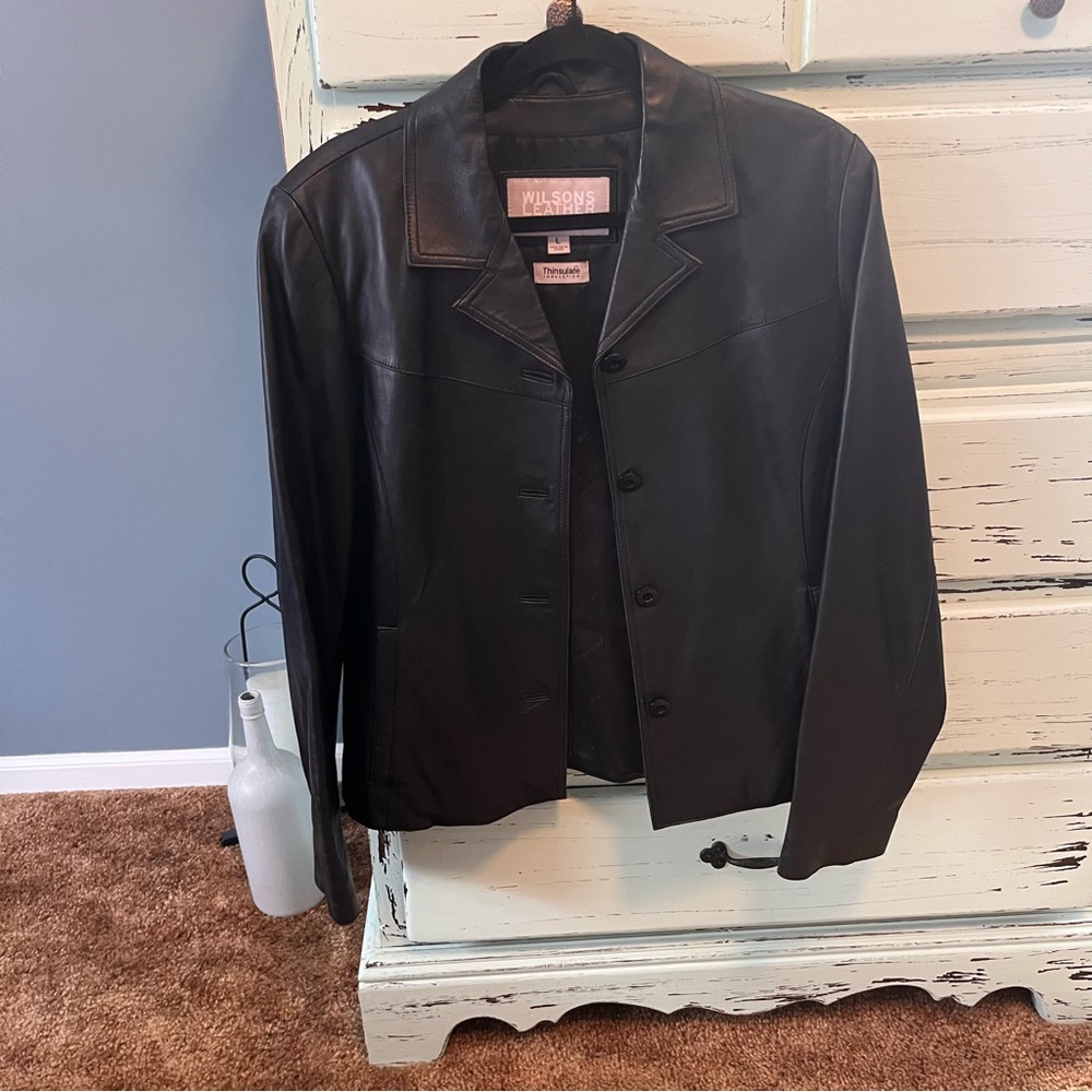 Wilsons Leather Women's Classic Black Jacket with Thinsulate, size large.